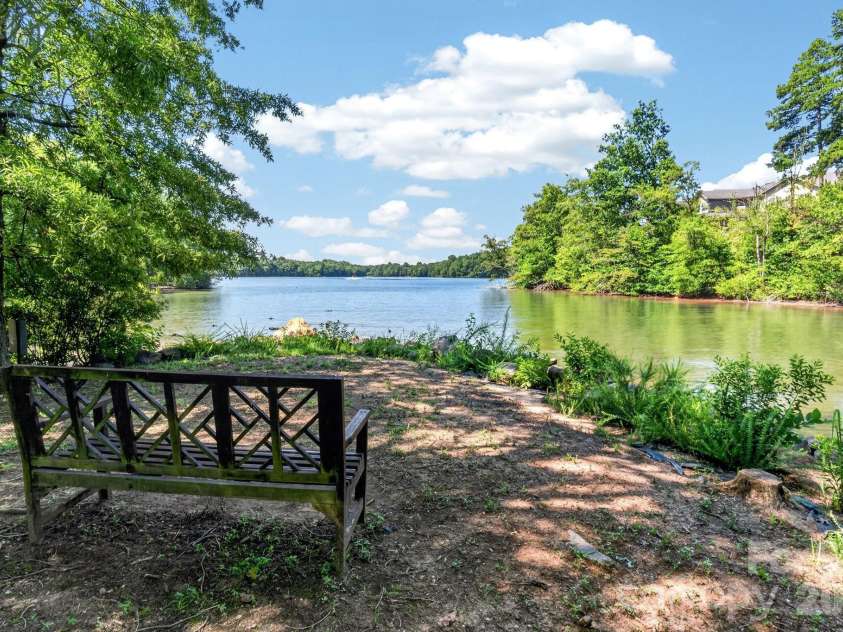 797 Peninsula Drive, Davidson, NC 28036.  MLS# CAR4403741, YatesRealty ID 37700. 