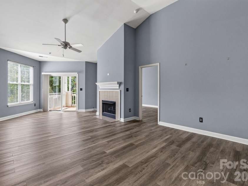 797 Peninsula Drive, Davidson, NC 28036.  MLS# CAR4403741, YatesRealty ID 37700. Den, fireplace