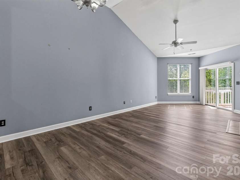 797 Peninsula Drive, Davidson, NC 28036.  MLS# CAR4403741, YatesRealty ID 37700. Den with cathedral ceilings