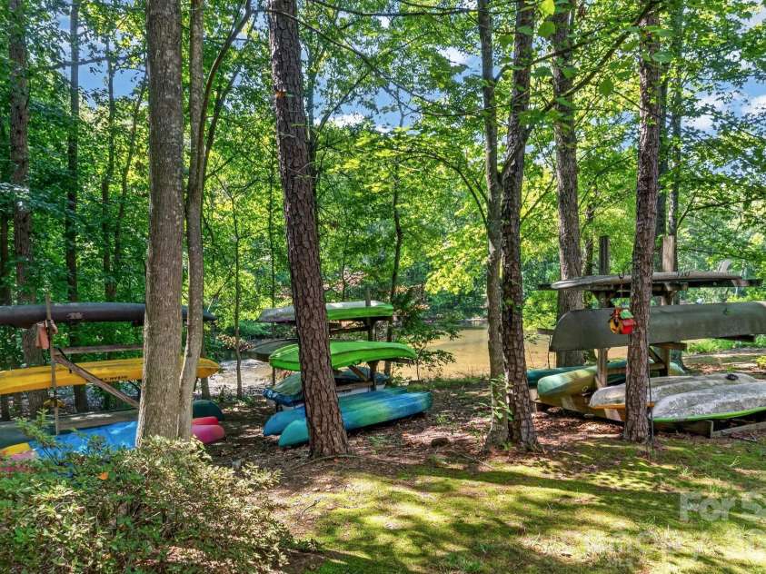 797 Peninsula Drive, Davidson, NC 28036.  MLS# CAR4403741, YatesRealty ID 37700. Kayak area