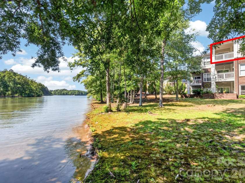 797 Peninsula Drive, Davidson, NC 28036.  MLS# CAR4403741, YatesRealty ID 37700. Lake