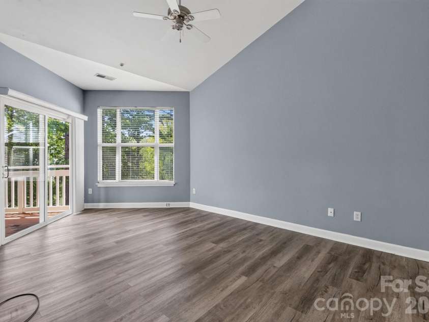 797 Peninsula Drive, Davidson, NC 28036.  MLS# CAR4403741, YatesRealty ID 37700. Primary bedroom