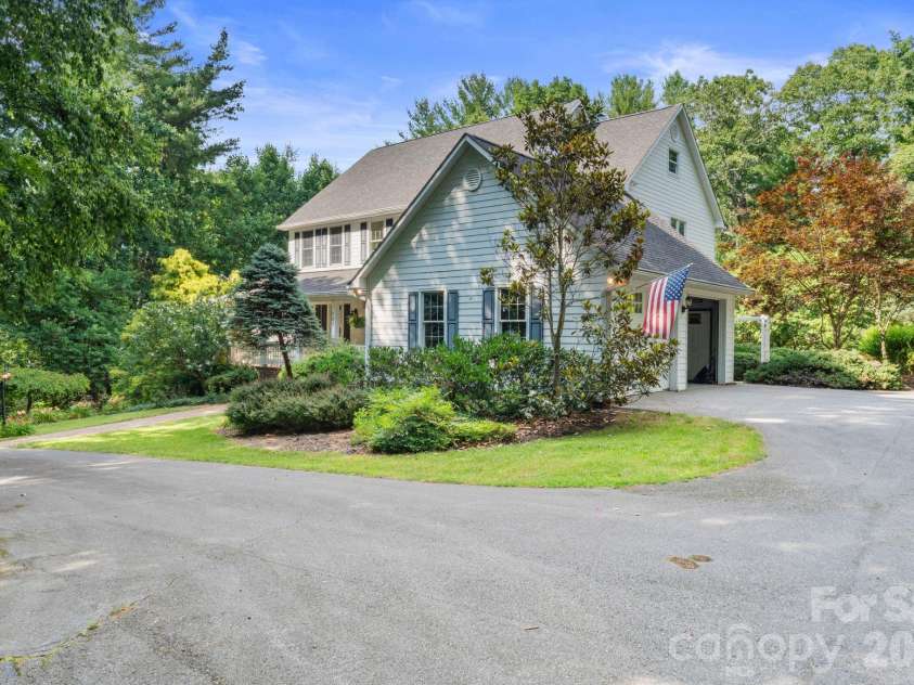 107 Windsong Extension, Fairview, NC 28730.  MLS# CAR4395171, YatesRealty ID 37701. 