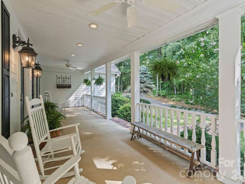 107 Windsong Extension, Fairview, NC 28730.  MLS# CAR4395171, YatesRealty ID 37701. 