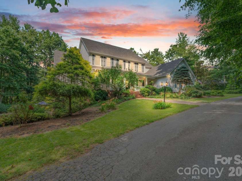 107 Windsong Extension, Fairview, NC 28730.  MLS# CAR4395171, YatesRealty ID 37701. 
