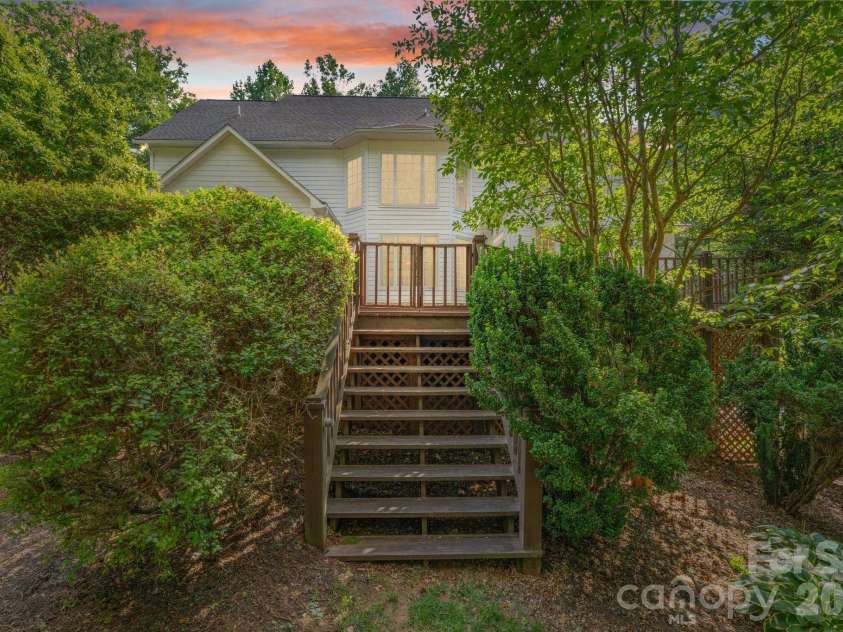 107 Windsong Extension, Fairview, NC 28730.  MLS# CAR4395171, YatesRealty ID 37701. 
