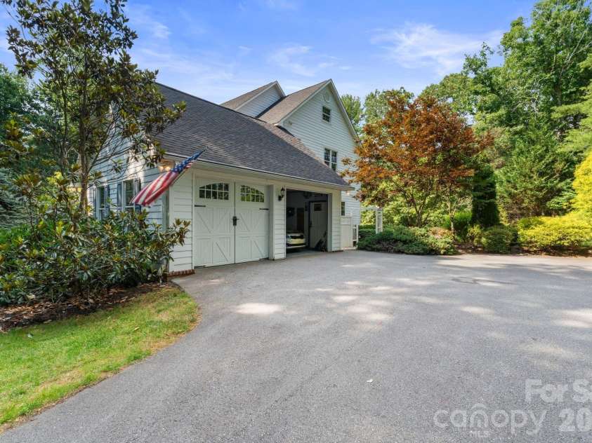 107 Windsong Extension, Fairview, NC 28730.  MLS# CAR4395171, YatesRealty ID 37701. 