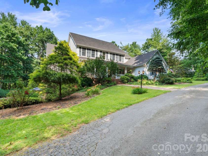 107 Windsong Extension, Fairview, NC 28730.  MLS# CAR4395171, YatesRealty ID 37701. 