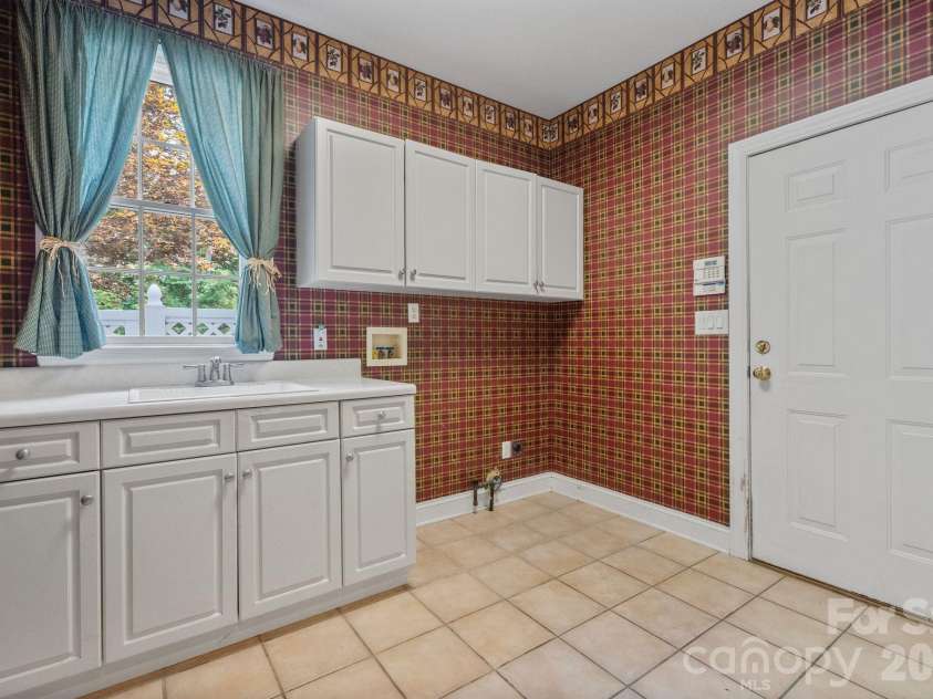 107 Windsong Extension, Fairview, NC 28730.  MLS# CAR4395171, YatesRealty ID 37701. 