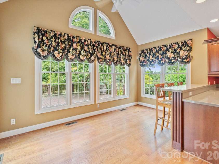 107 Windsong Extension, Fairview, NC 28730.  MLS# CAR4395171, YatesRealty ID 37701. 
