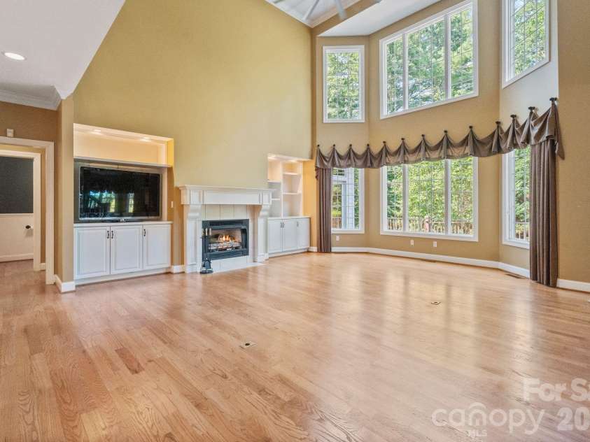 107 Windsong Extension, Fairview, NC 28730.  MLS# CAR4395171, YatesRealty ID 37701. 
