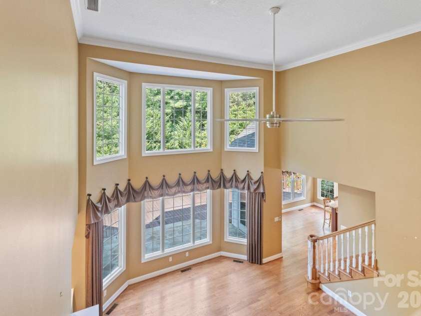 107 Windsong Extension, Fairview, NC 28730.  MLS# CAR4395171, YatesRealty ID 37701. 