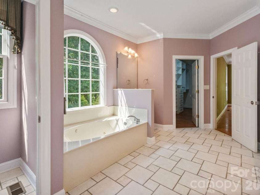 107 Windsong Extension, Fairview, NC 28730.  MLS# CAR4395171, YatesRealty ID 37701. 