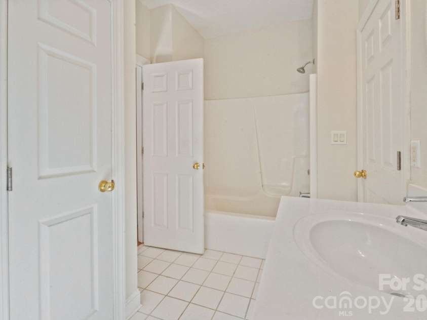 107 Windsong Extension, Fairview, NC 28730.  MLS# CAR4395171, YatesRealty ID 37701. 