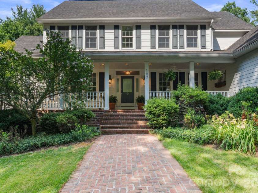 107 Windsong Extension, Fairview, NC 28730.  MLS# CAR4395171, YatesRealty ID 37701. 
