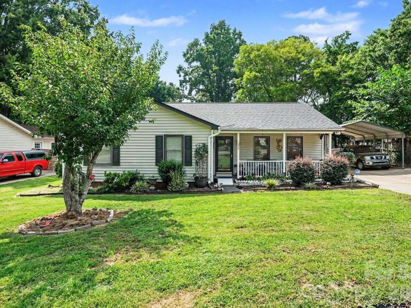 1600 Teddington Drive, Charlotte, NC 28214.  MLS# CAR4398022, YatesRealty ID 37704. 