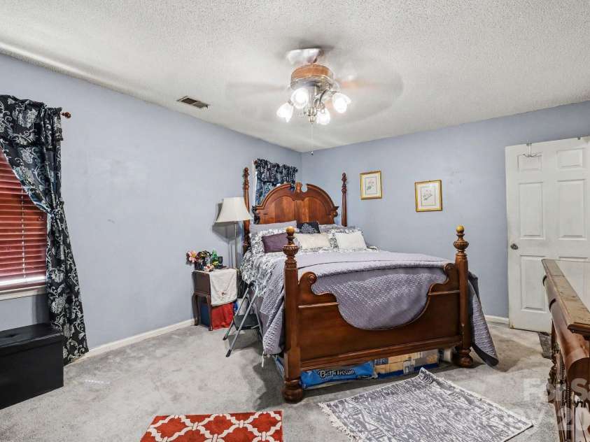 1600 Teddington Drive, Charlotte, NC 28214.  MLS# CAR4398022, YatesRealty ID 37704. 