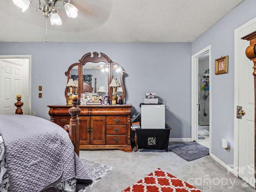 1600 Teddington Drive, Charlotte, NC 28214.  MLS# CAR4398022, YatesRealty ID 37704. 