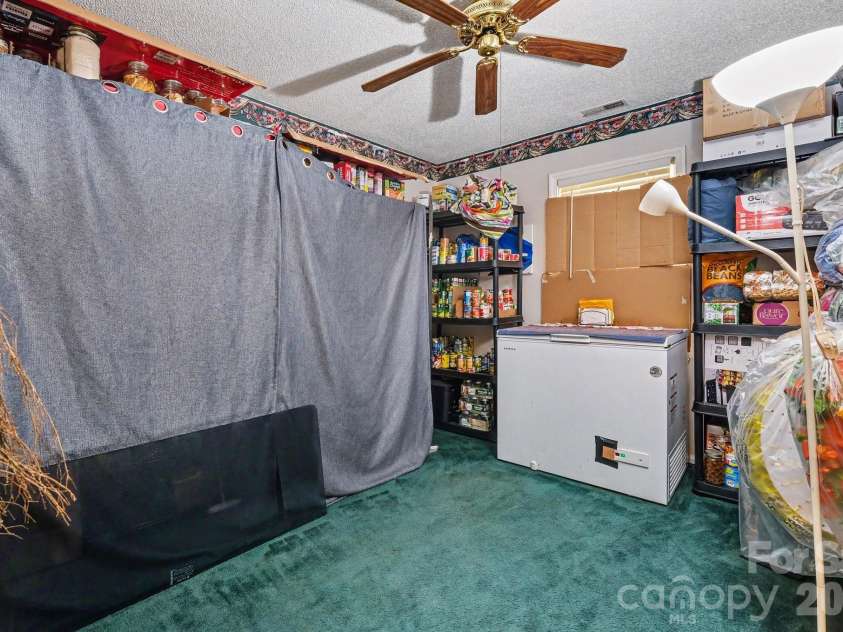 1600 Teddington Drive, Charlotte, NC 28214.  MLS# CAR4398022, YatesRealty ID 37704. 