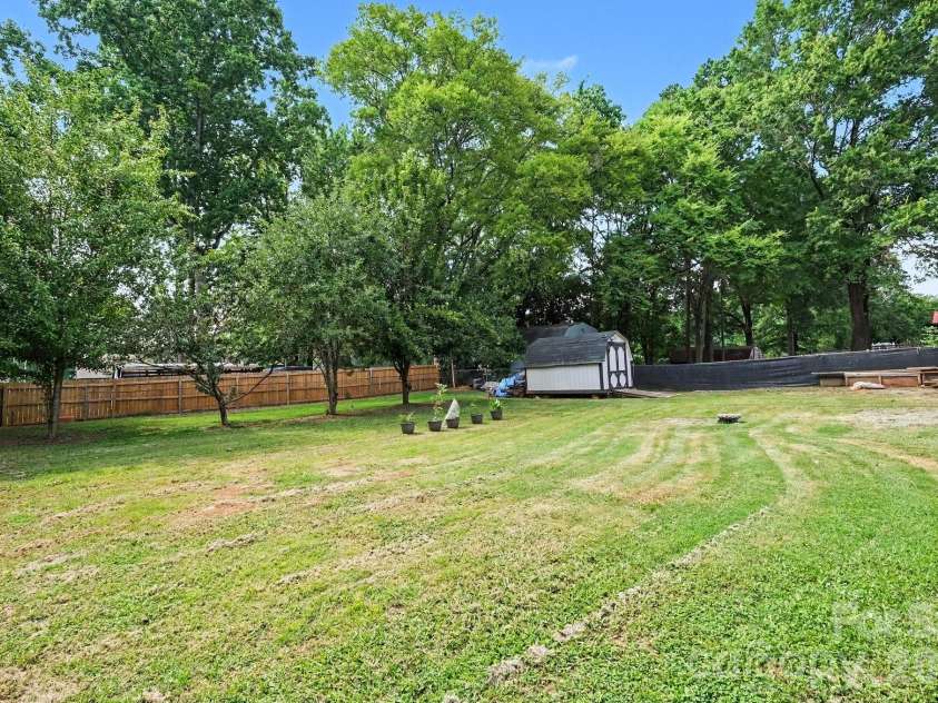1600 Teddington Drive, Charlotte, NC 28214.  MLS# CAR4398022, YatesRealty ID 37704. 