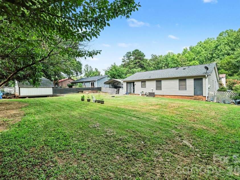 1600 Teddington Drive, Charlotte, NC 28214.  MLS# CAR4398022, YatesRealty ID 37704. 