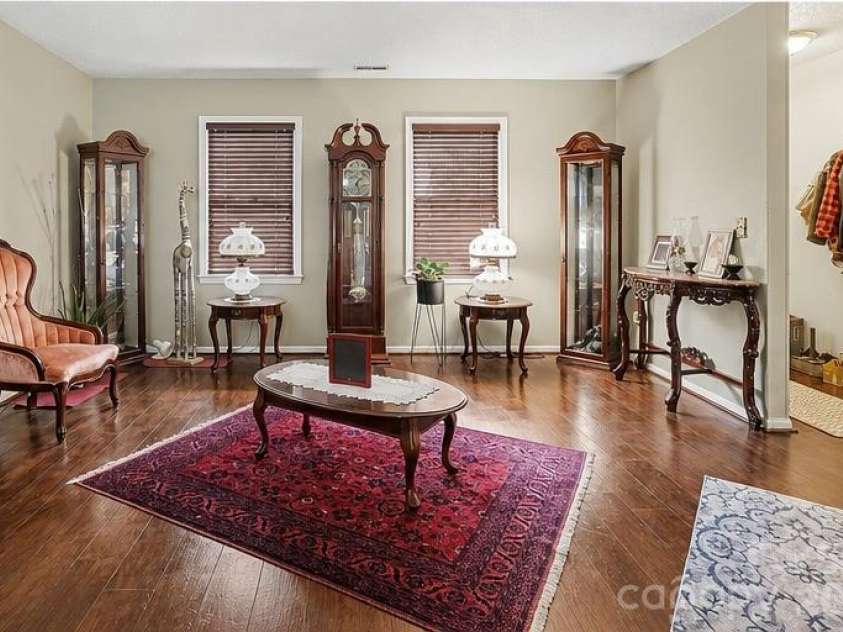 1600 Teddington Drive, Charlotte, NC 28214.  MLS# CAR4398022, YatesRealty ID 37704. 