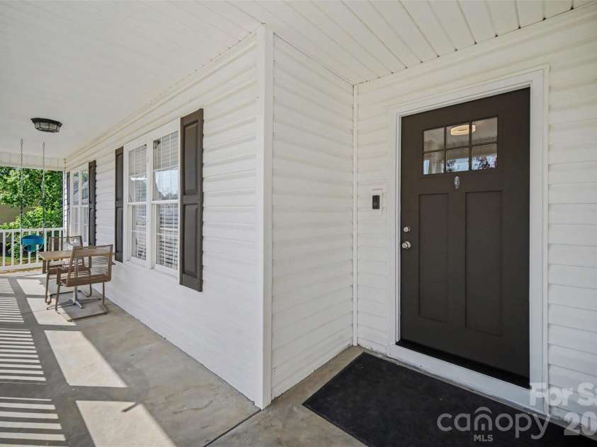137 Chambwood Lane, Shelby, NC 28152.  MLS# CAR4400960, YatesRealty ID 37705. Front Porch