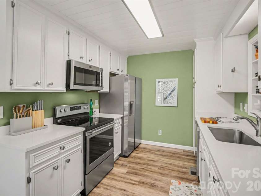 137 Chambwood Lane, Shelby, NC 28152.  MLS# CAR4400960, YatesRealty ID 37705. Kitchen