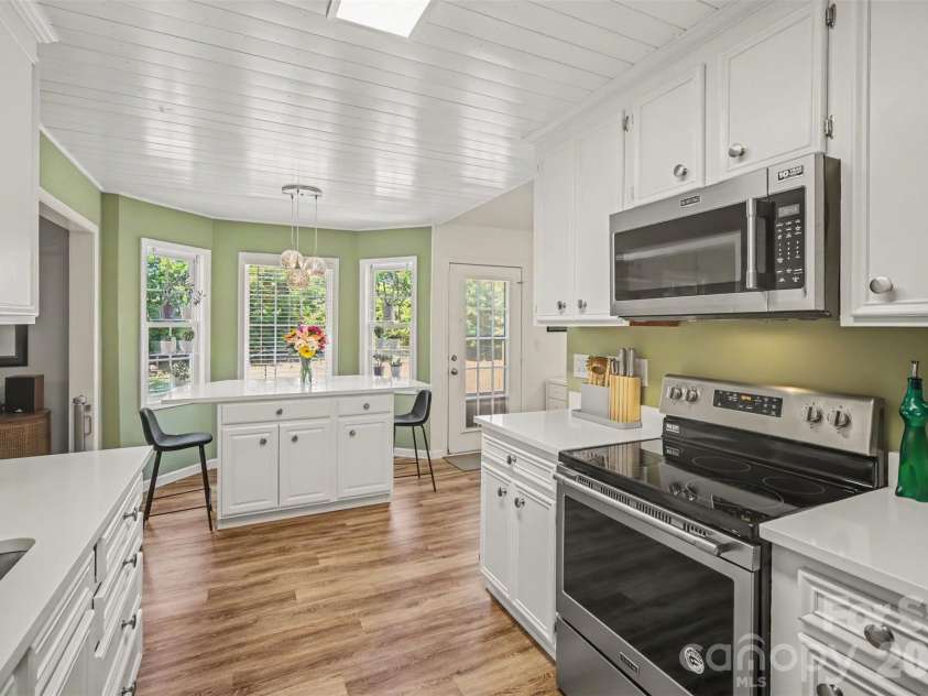 137 Chambwood Lane, Shelby, NC 28152.  MLS# CAR4400960, YatesRealty ID 37705. Kitchen