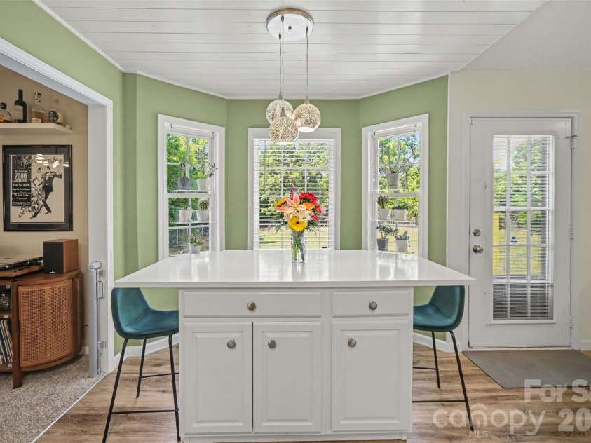 137 Chambwood Lane, Shelby, NC 28152.  MLS# CAR4400960, YatesRealty ID 37705. Kitchen Island