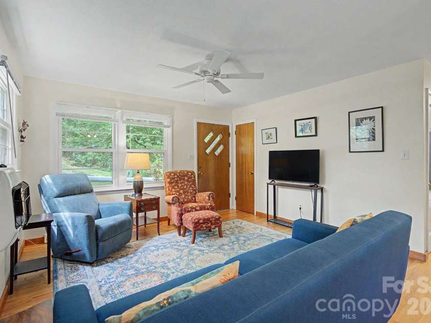 53 Merion Drive, Asheville, NC 28806.  MLS# CAR4391871, YatesRealty ID 37706. Flowing Floor Plan