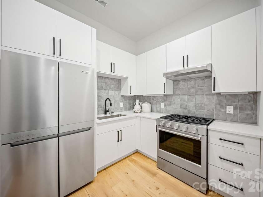 2541 Shenandoah Avenue, Charlotte, NC 28205.  MLS# CAR4372508, YatesRealty ID 37708. 