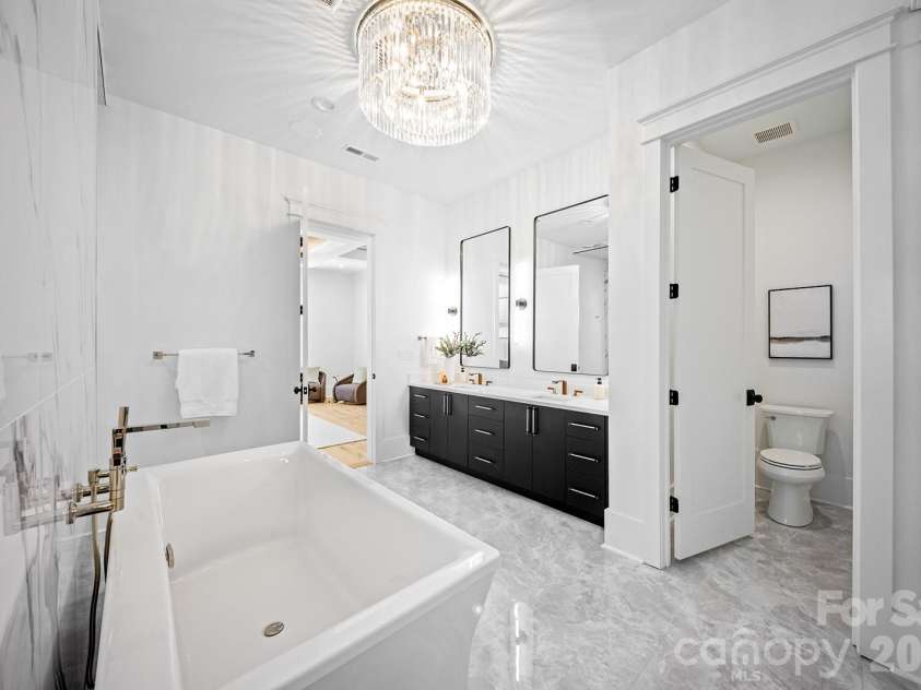 2541 Shenandoah Avenue, Charlotte, NC 28205.  MLS# CAR4372508, YatesRealty ID 37708. 
