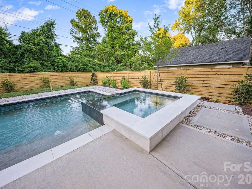 2541 Shenandoah Avenue, Charlotte, NC 28205.  MLS# CAR4372508, YatesRealty ID 37708. 