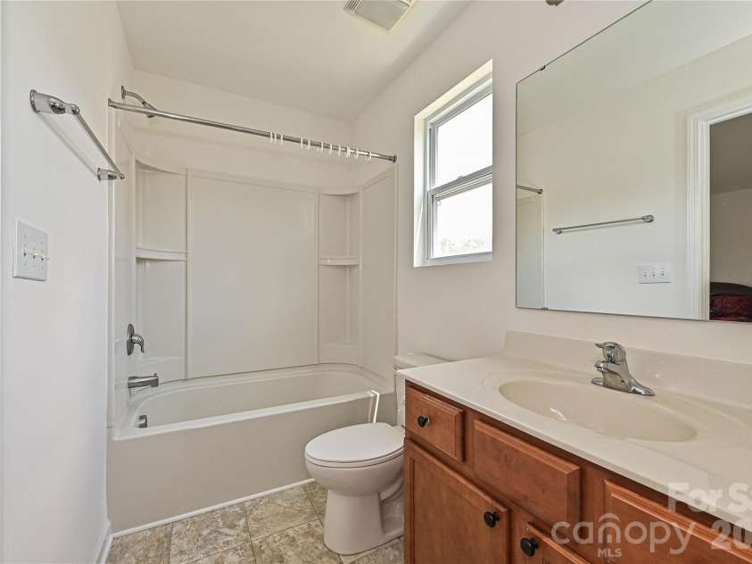 2061 Argentum Avenue, Fort Mill, SC 29707.  MLS# CAR4374521, YatesRealty ID 37709. Full Bath