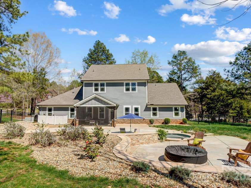 125 Arrow Point Lane, Davidson, NC 28036.  MLS# CAR4229084, YatesRealty ID 3771. 