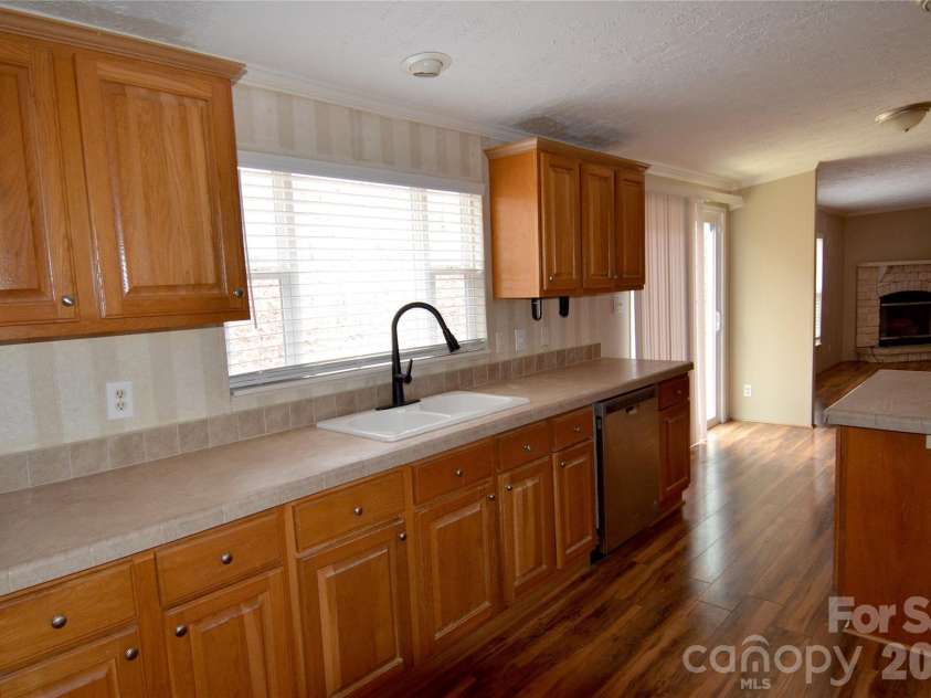 73 Walton Place Drive, Nebo, NC 28761.  MLS# CAR4340225, YatesRealty ID 3771. Kitchen