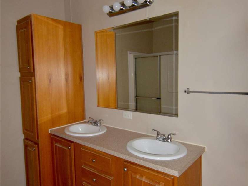 73 Walton Place Drive, Nebo, NC 28761.  MLS# CAR4340225, YatesRealty ID 3771. Primary bath