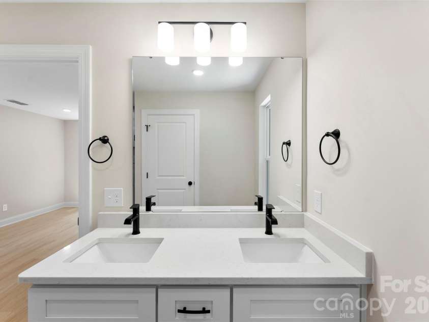 2100 Congress Court, Kannapolis, NC 28083.  MLS# CAR4386599, YatesRealty ID 37710. 