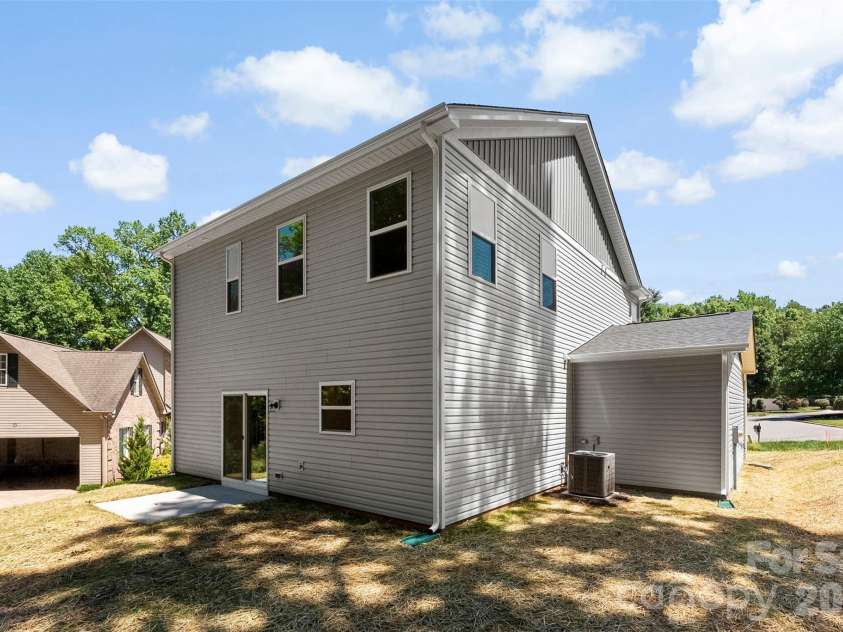 2100 Congress Court, Kannapolis, NC 28083.  MLS# CAR4386599, YatesRealty ID 37710. 