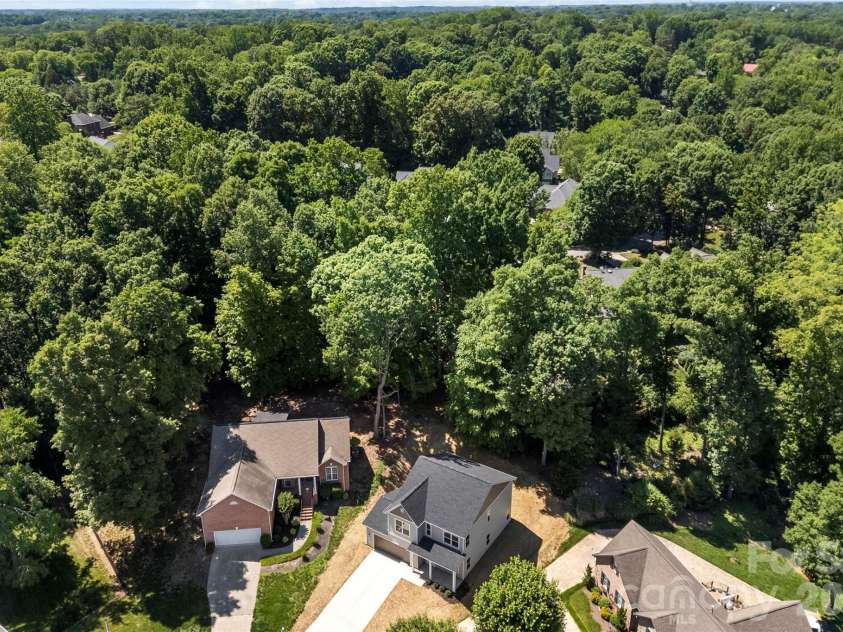 2100 Congress Court, Kannapolis, NC 28083.  MLS# CAR4386599, YatesRealty ID 37710. 