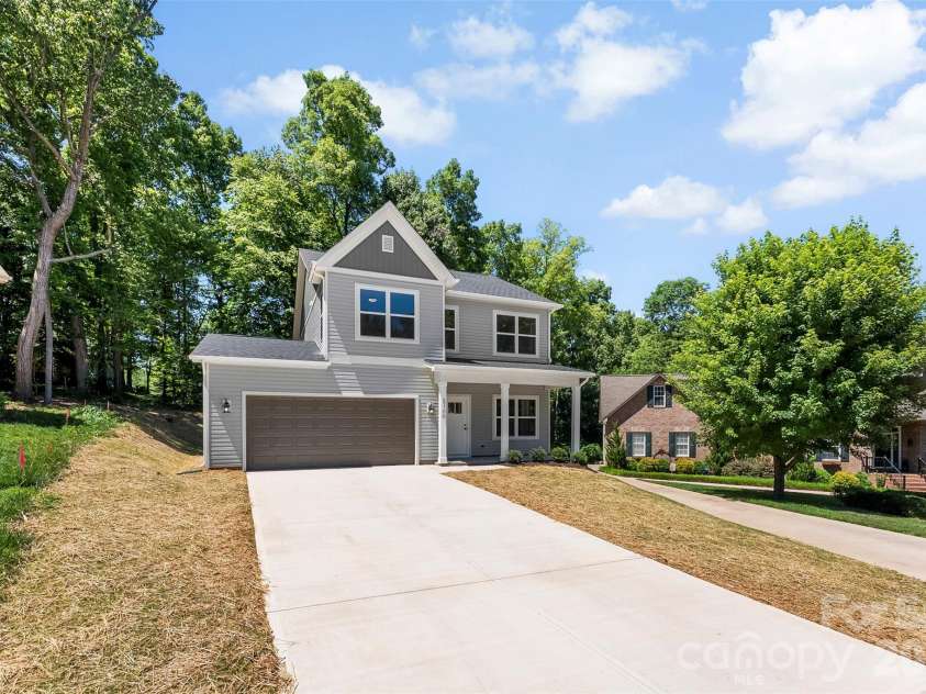 2100 Congress Court, Kannapolis, NC 28083.  MLS# CAR4386599, YatesRealty ID 37710. 