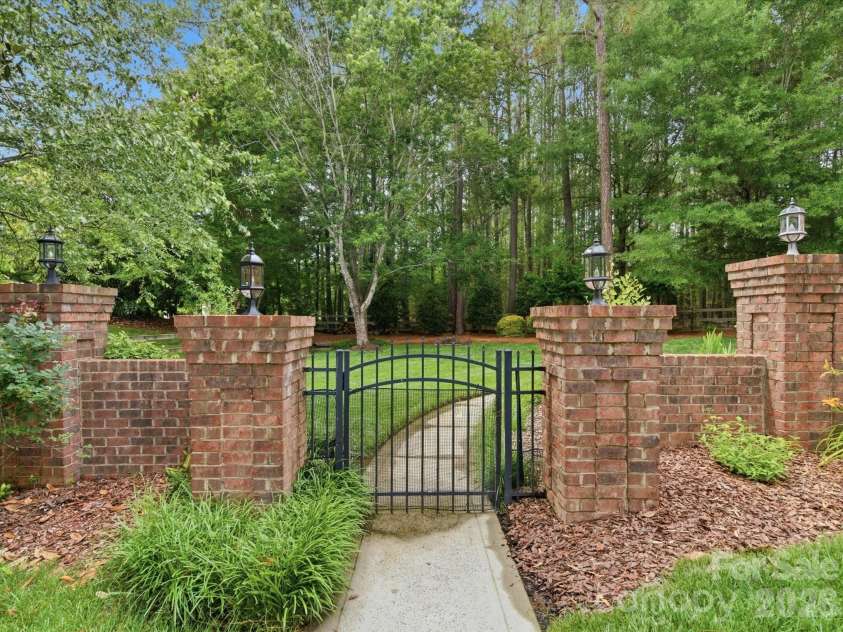 8404 Denholme Drive, Waxhaw, NC 28173.  MLS# CAR4387855, YatesRealty ID 37711. 
