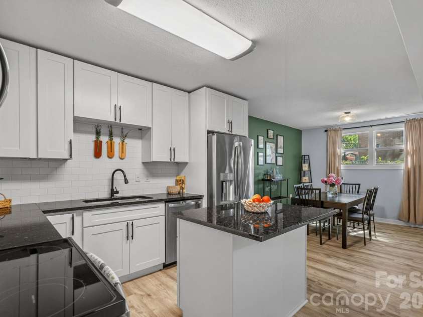 5662 Coulee Place, Charlotte, NC 28217.  MLS# CAR4393487, YatesRealty ID 37712. 