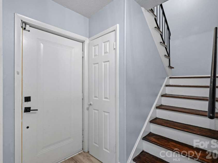 5662 Coulee Place, Charlotte, NC 28217.  MLS# CAR4393487, YatesRealty ID 37712. 