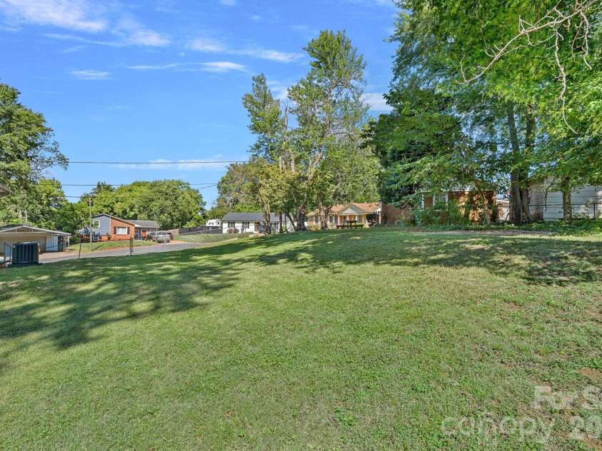 5662 Coulee Place, Charlotte, NC 28217.  MLS# CAR4393487, YatesRealty ID 37712. 