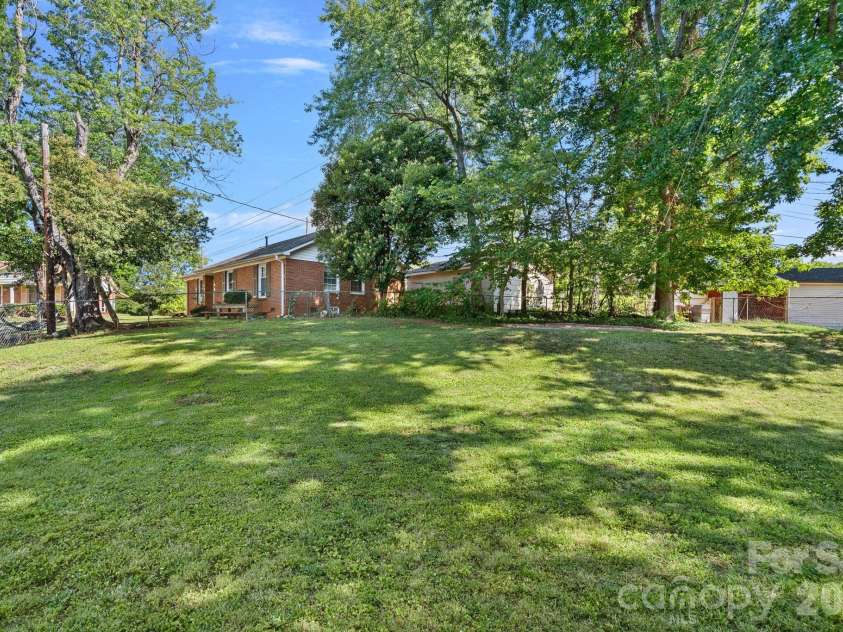 5662 Coulee Place, Charlotte, NC 28217.  MLS# CAR4393487, YatesRealty ID 37712. 