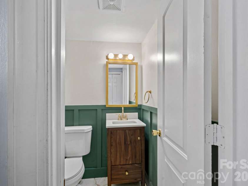 5662 Coulee Place, Charlotte, NC 28217.  MLS# CAR4393487, YatesRealty ID 37712. Main level powder room