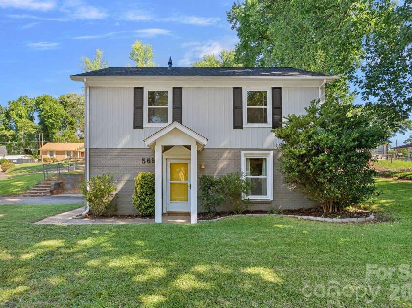5662 Coulee Place, Charlotte, NC 28217.  MLS# CAR4393487, YatesRealty ID 37712. Welcome to 5662 Coulee Pl!