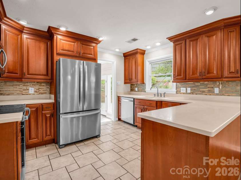 111 Dogwood Drive, Black Mountain, NC 28711.  MLS# CAR4365787, YatesRealty ID 37714. 
